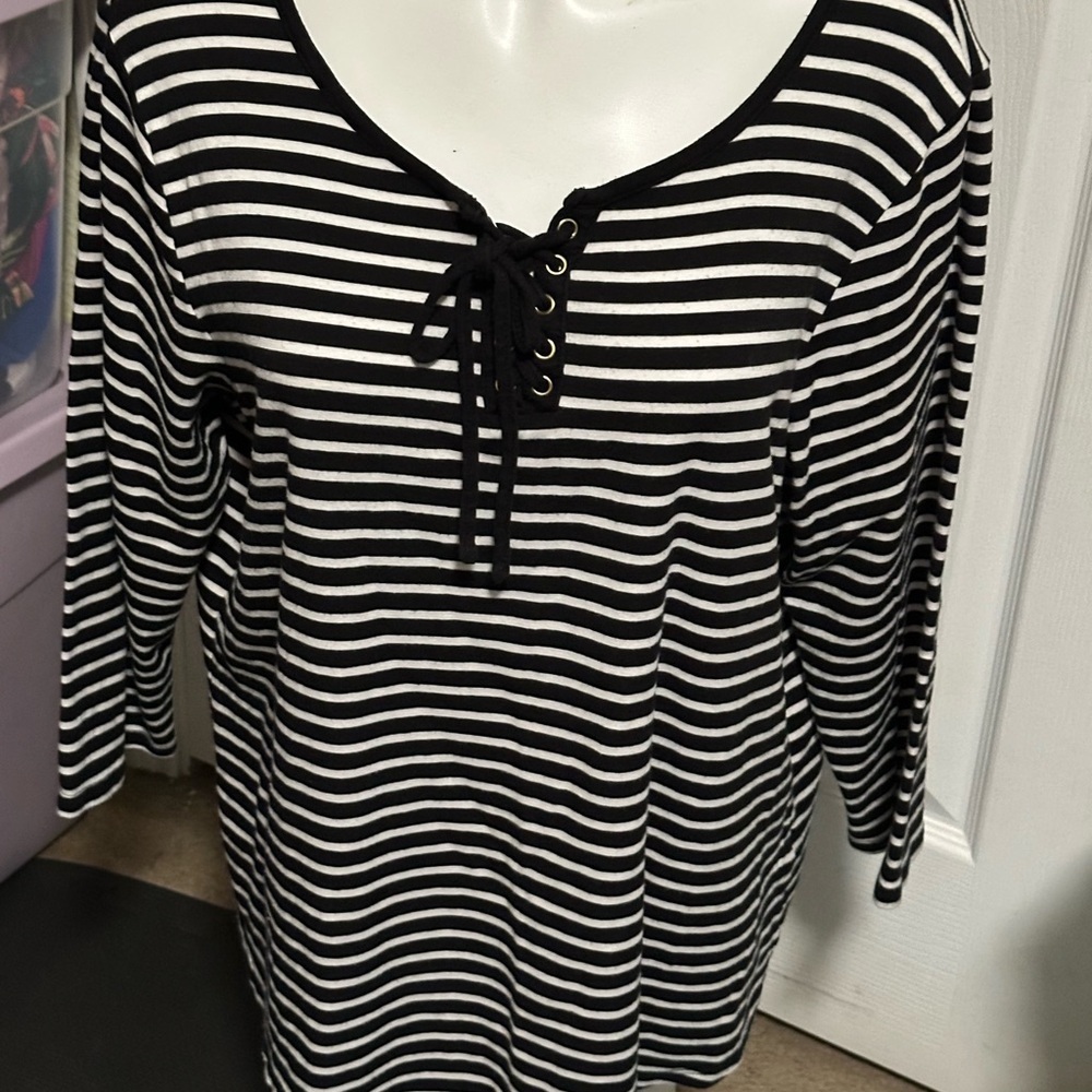 Dress Barn Established 1962 Size 1X Black And White Striped Shirt Lace Up Neck
